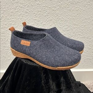 Taos Wonderwool Slip-On Clogs 40